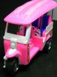 画像1: 【tuktuk】可愛いトゥクトゥク ミニカー ミニチュア アジアン雑貨 ピンク 【エスニック雑貨】THAILAND チョロキュー式 おもちゃ プレゼント (1)